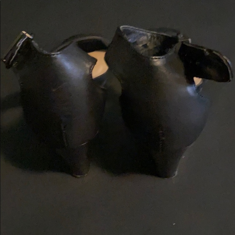 Shoes - Picture 5 of 5